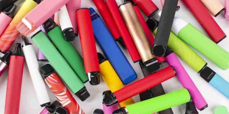 Diversi tipi di sigarette elettroniche usa e getta