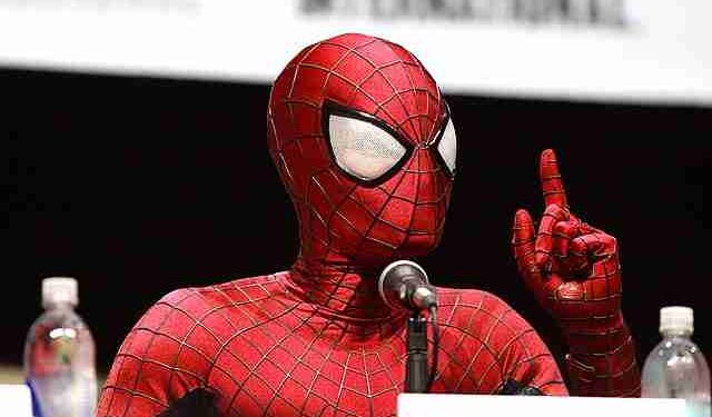 Spider-Man intento a parlare al San Diego Comi-Con