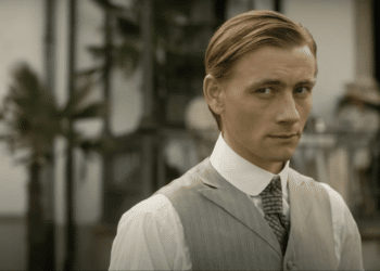 Lykke-Per in piedi nel film "Pietro il fortunato".